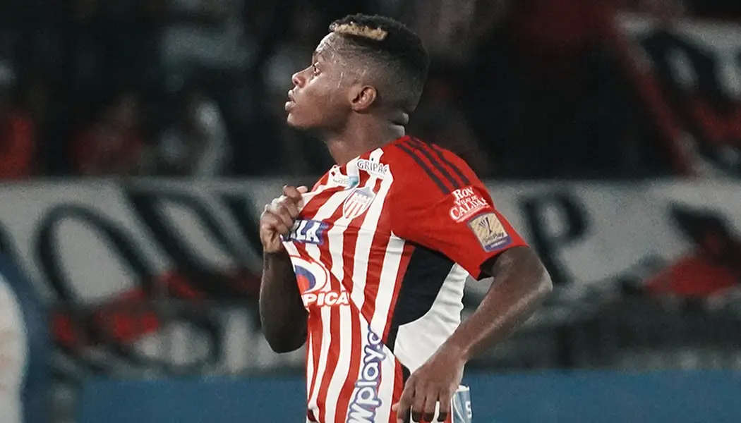 Vancouver respondió al intento Junior Deiber Caicedo