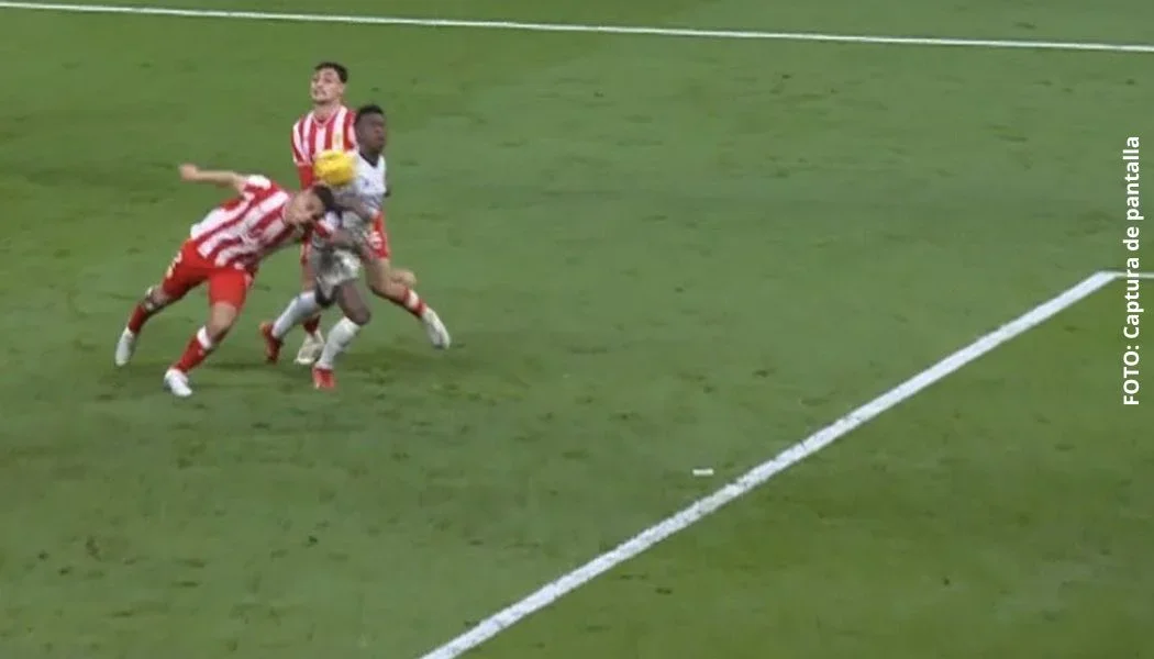 Gol de Vinícius Junior con el brazo