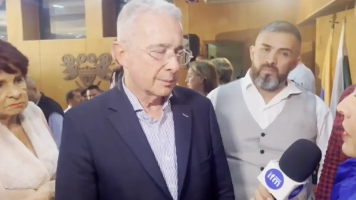El expresidente Uribe considera que la educación sexual de los menores debe ser impartida por los padres de familia y que no debe haber intervención estatal.