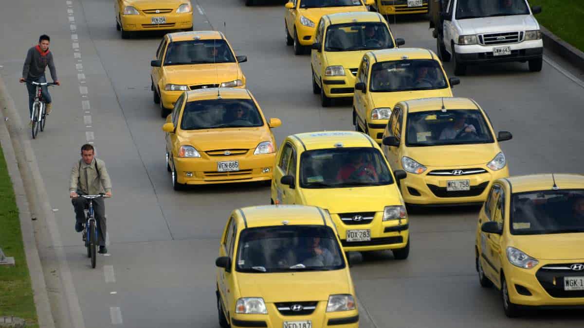 Taxista devolvió 10 millones de pesos a un usuario