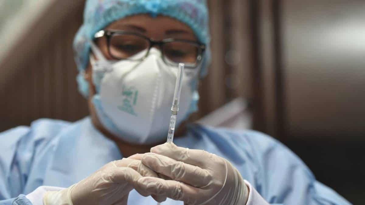 China avanza lentamente para aplicar las vacunas anticovid