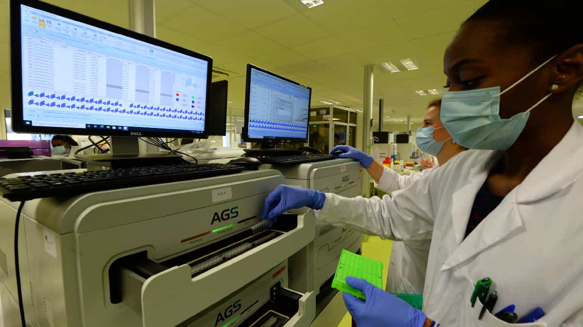 El ARN mensajero, utilizado en vacunas contra en covid, podría tener una eficacia del 95% contra la gripe común. Sanofi ya empezó sus pruebas para una vacuna.