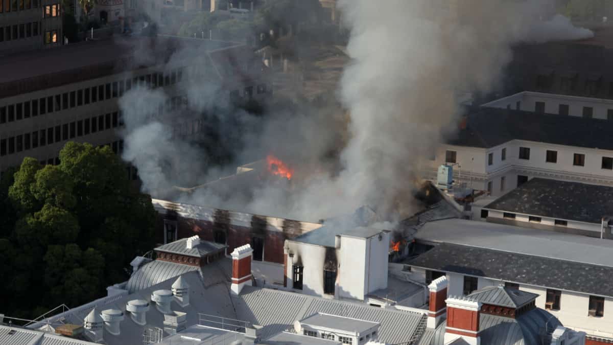 Asamblea Nacional de Sudáfrica, totalmente destruida tras incendio