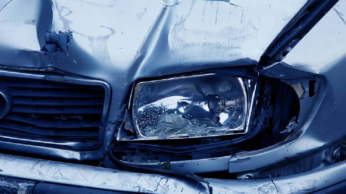 Joven atropella a adulto y llega con el cadáver a casa