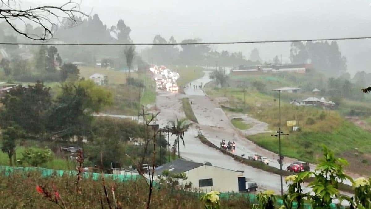 Accidente de tránsito en Cundinamarca, Foto: / Bomberos de Cundinamarca Accidente de tránsito en Cundinamarca