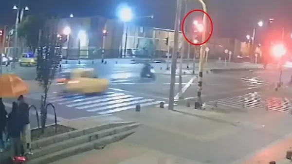 Taxista borracho embistió a dos mujeres en moto, una murió y la otra está gravemente herida