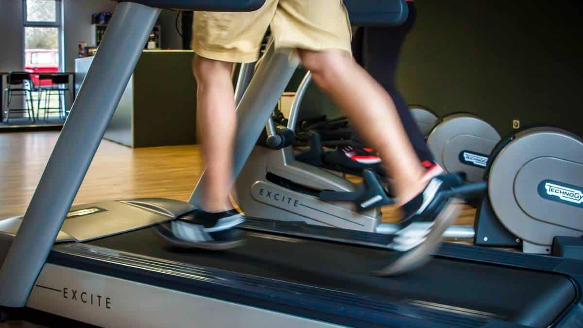 ¿Qué beneficios tiene hacer ejercicio cardiovascular en ayunas?