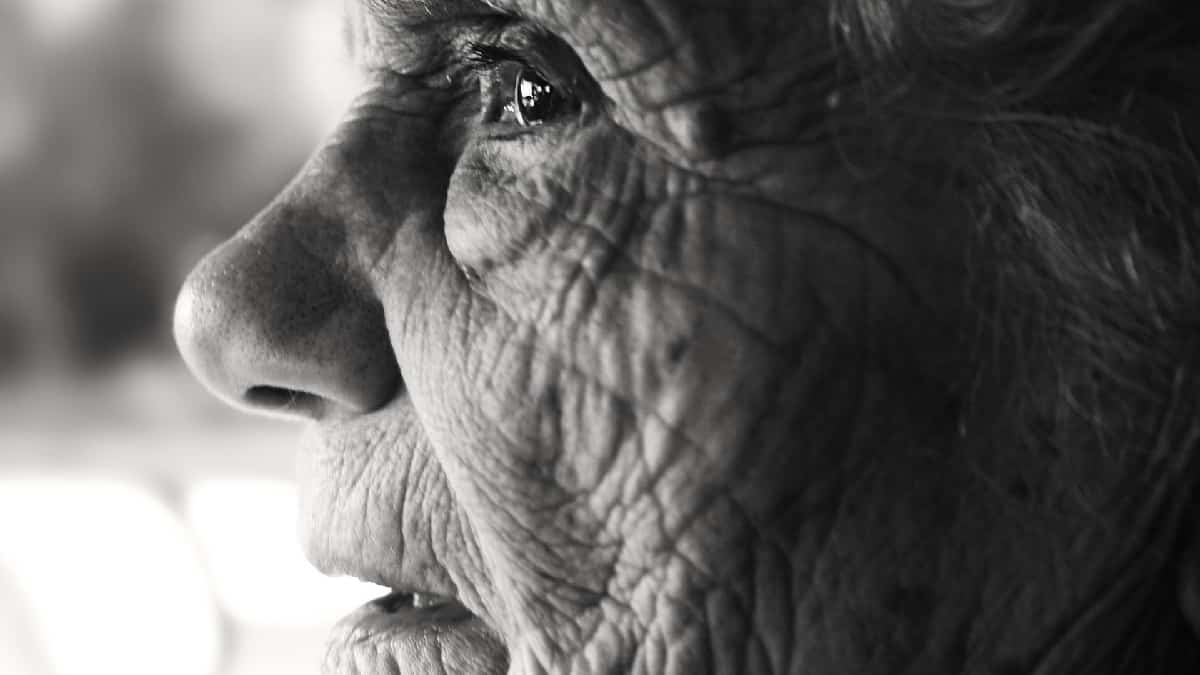 Inteligencia artificial en la salud discrimina a los adultos mayores