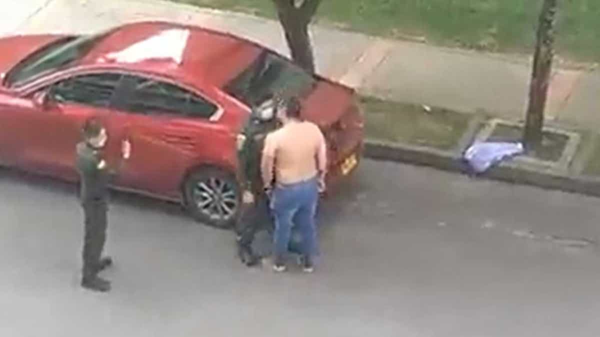 Foto: Captura video A puños reaccionó un conductor en aparente estado de embriaguez contra un policía
