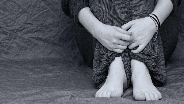 Jugador de futbol fue asegurado tras haber agredido a su expareja hasta dejarla en el hospital