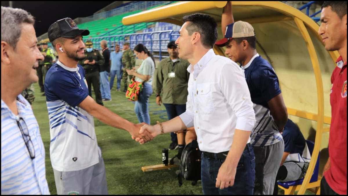 Alcalde de Montería con jugadores de Jaguares