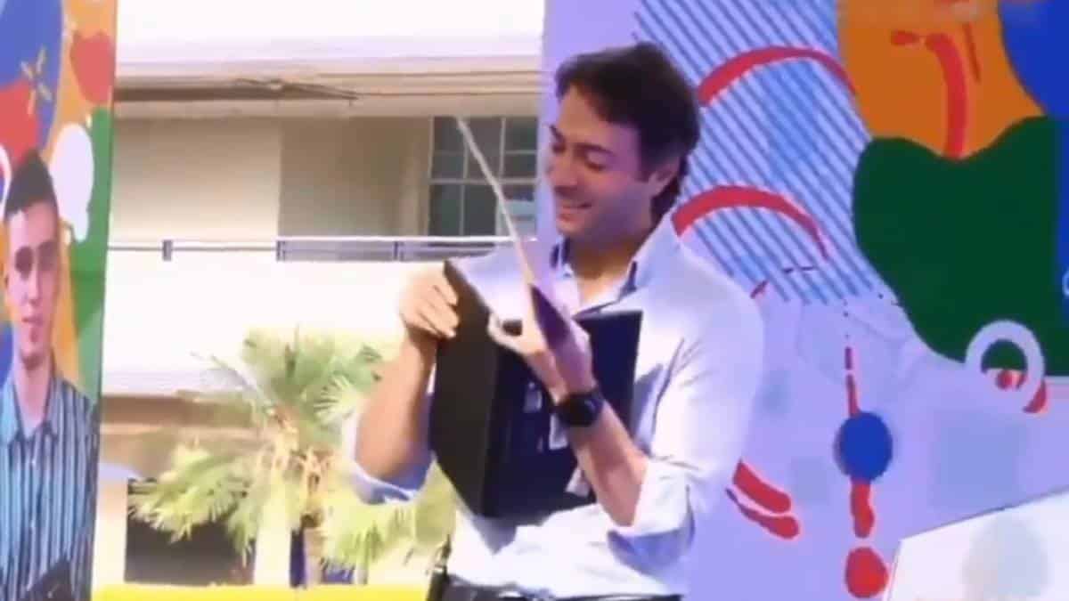 ¡Qué embarrada! Alcalde de Medellín dañó un computador 'resistente a las caídas'