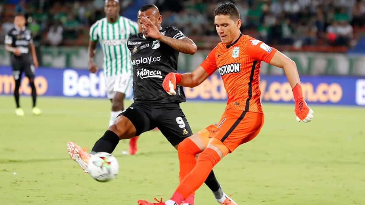 Aldair Quintana, arquero de Nacional