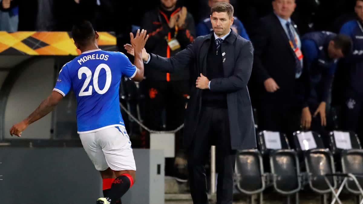 Alfredo Morelos y Steven Gerrard