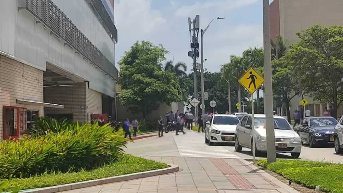 Hombre amenaza con quitarse la vida en almacén de Barranquilla