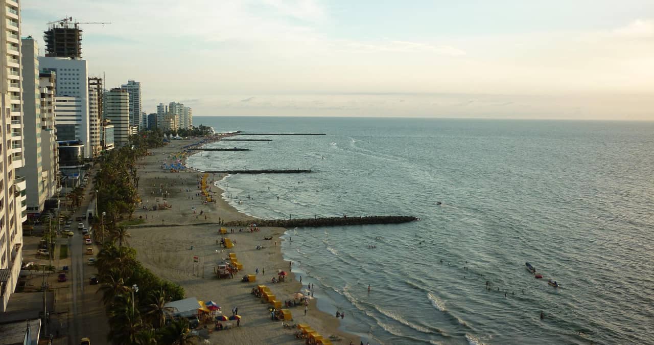 Cartagena: alto cobro a turista por botella aguardiente