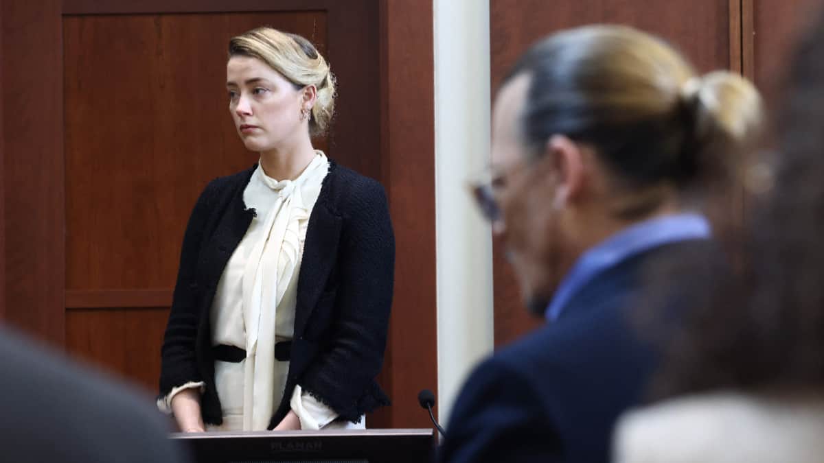 Reacción de pánico de Amber Heard al ver a Johnny Depp en juicio