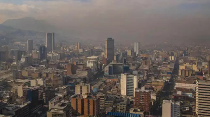Ampliar pico y placa a otros carros por contaminación