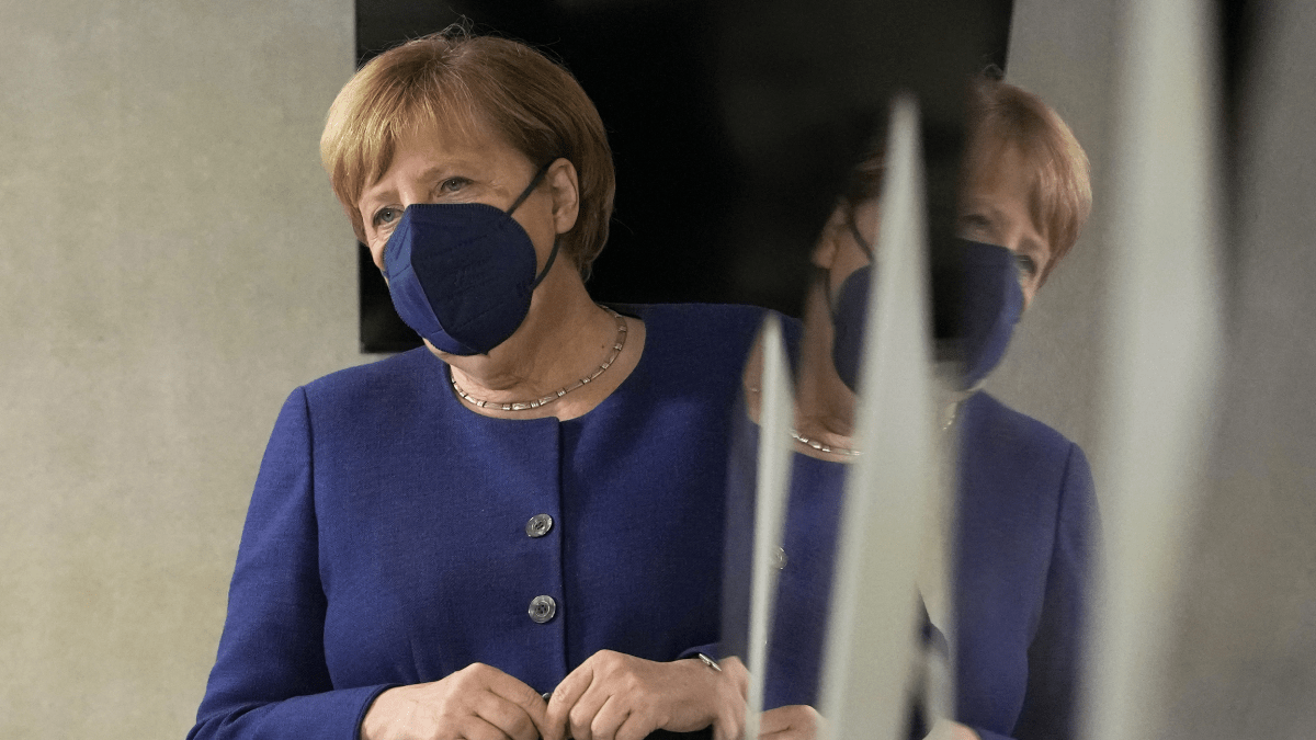 Merkel dice que las restricciones en Alemania contra el covid "ya no son suficientes"