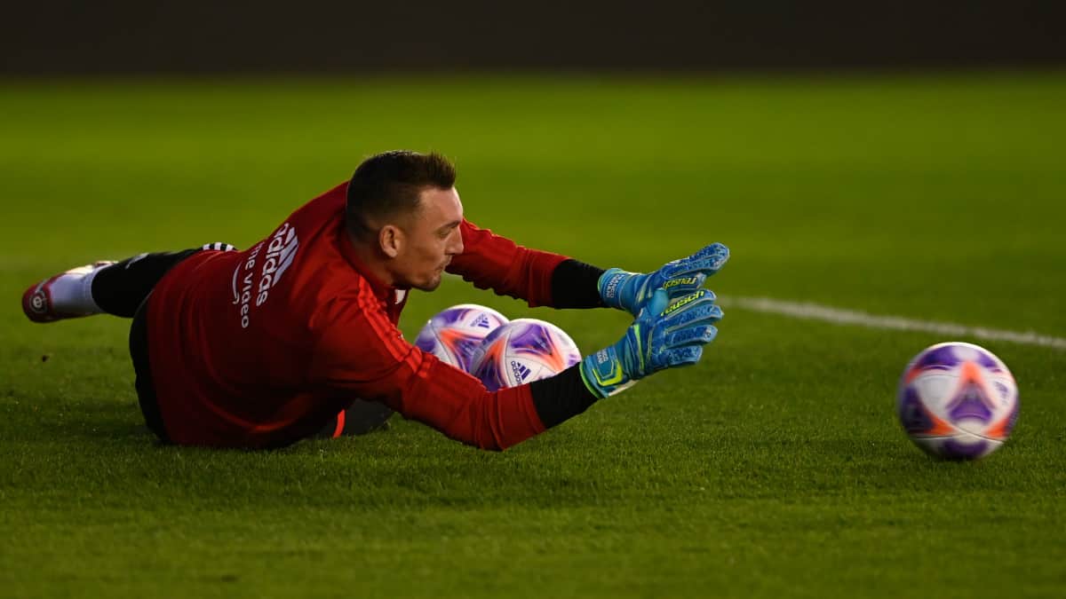 Armani-pelea-River-Plate