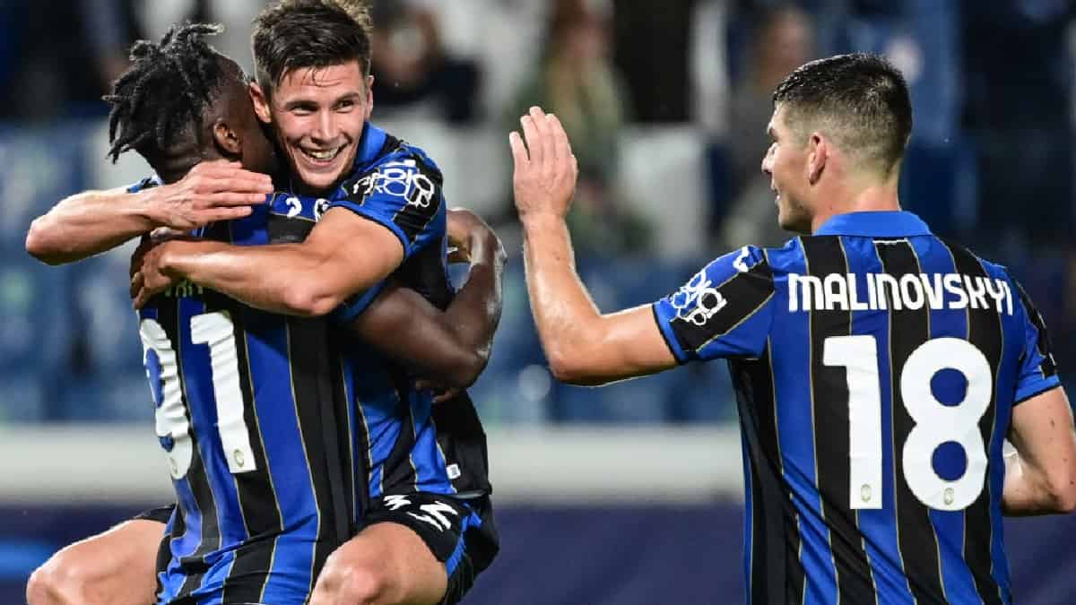 Duván Zapata celebrando el gol de Atalanta