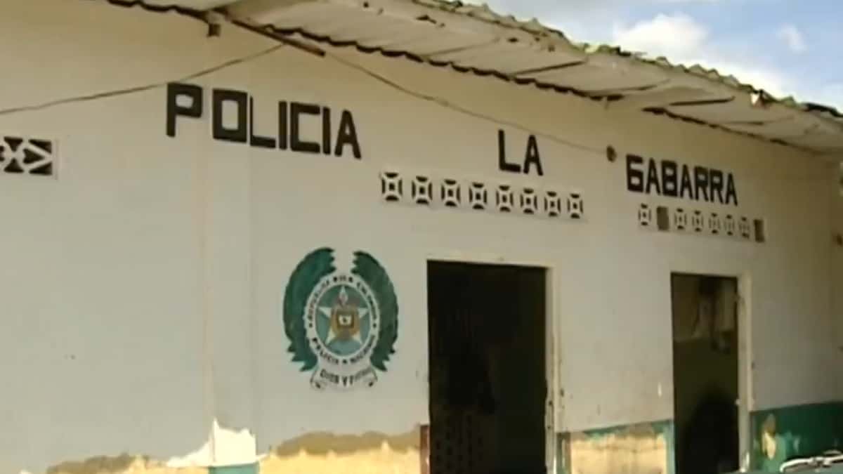 policías resultaron heridos por ataque con explosivos