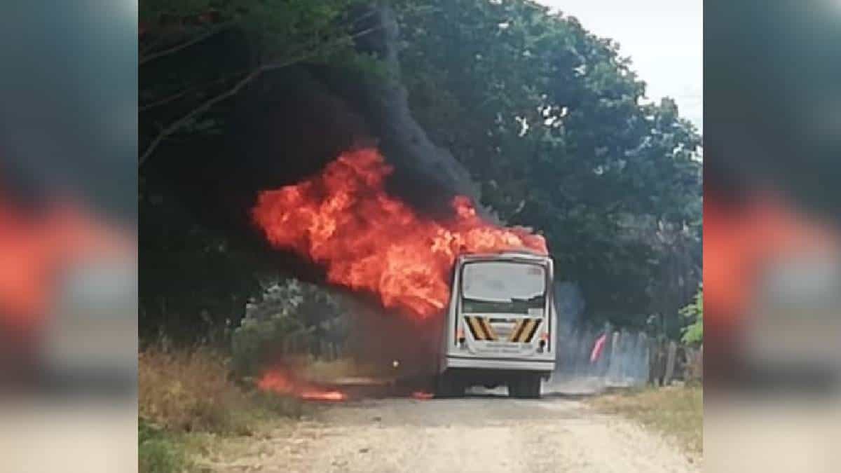 Carro incendiado por hombres armados en Casanare