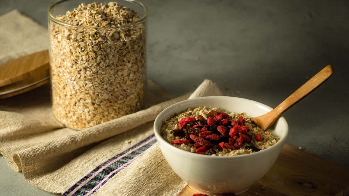 ¿Cuáles con los beneficios de la avena y por qué su consumo baja el colesterol?