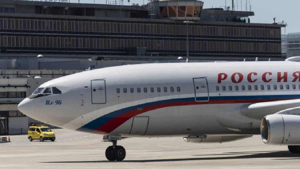 Rusia cierra sus fronteras aéreas a 36 países