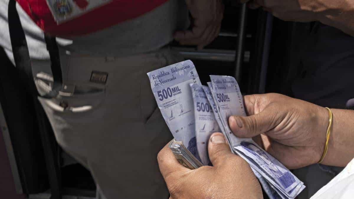 Venezuela elimina seis ceros a su moneda por hiperinflación