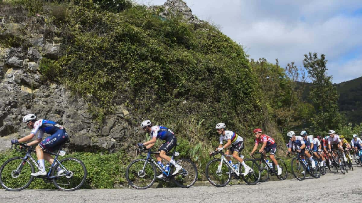 Tres corredores abandonaron este domingo la Vuelta a España, Foto: / AFP Tres corredores abandonaron este domingo la Vuelta a España