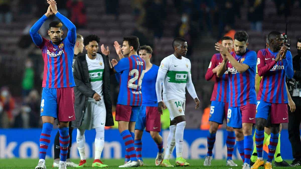 Elche cayó ante Barcelona con los colombianos en cancha