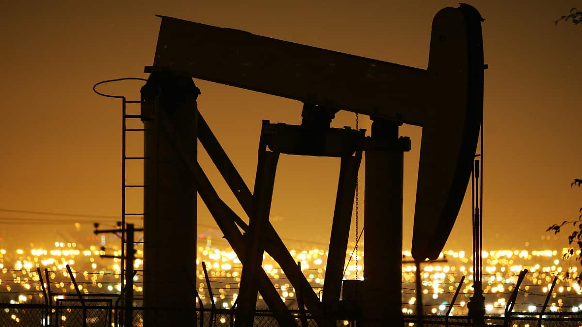 Barril de petróleo de Brent superó los 90 dólares después de 8 años