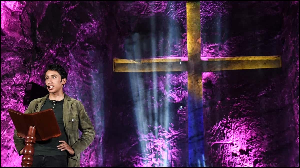 Egan Bernal en la catedral de sal de Zipaquirá