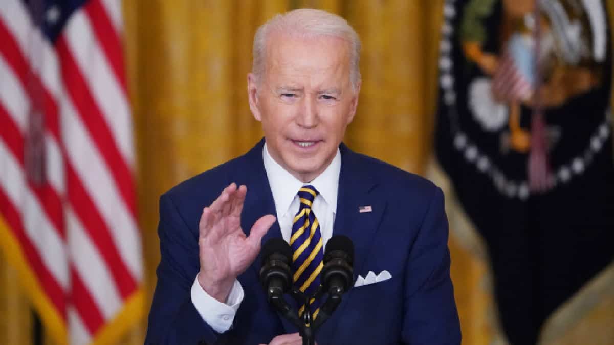 Biden promete conectar con votantes luego de su primer año de mandato