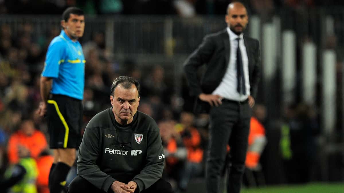 Marcelo Bielsa (c) y Josep Guardiola (der.) cuando dirigían al Athletic de Bilbao y al Barcelona, respectivamente.