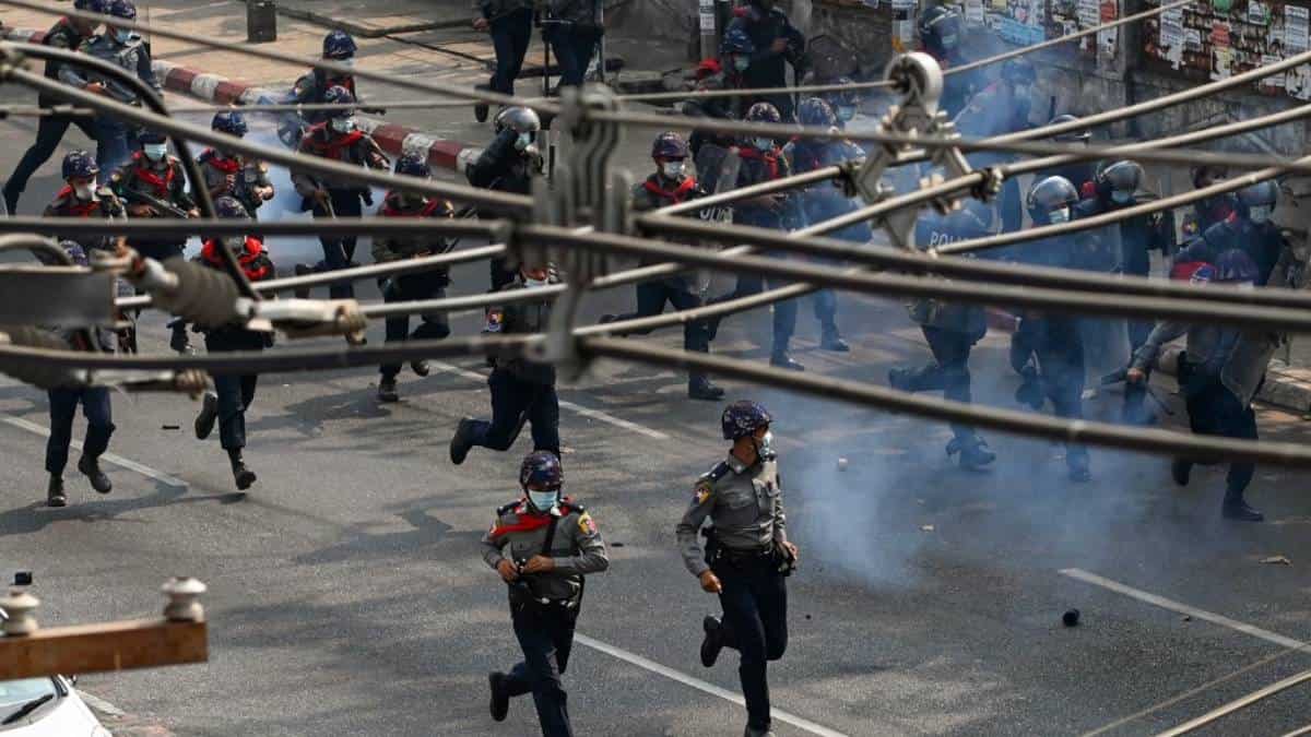 Nuevas detenciones y balas de goma contra manifestantes en Birmania
