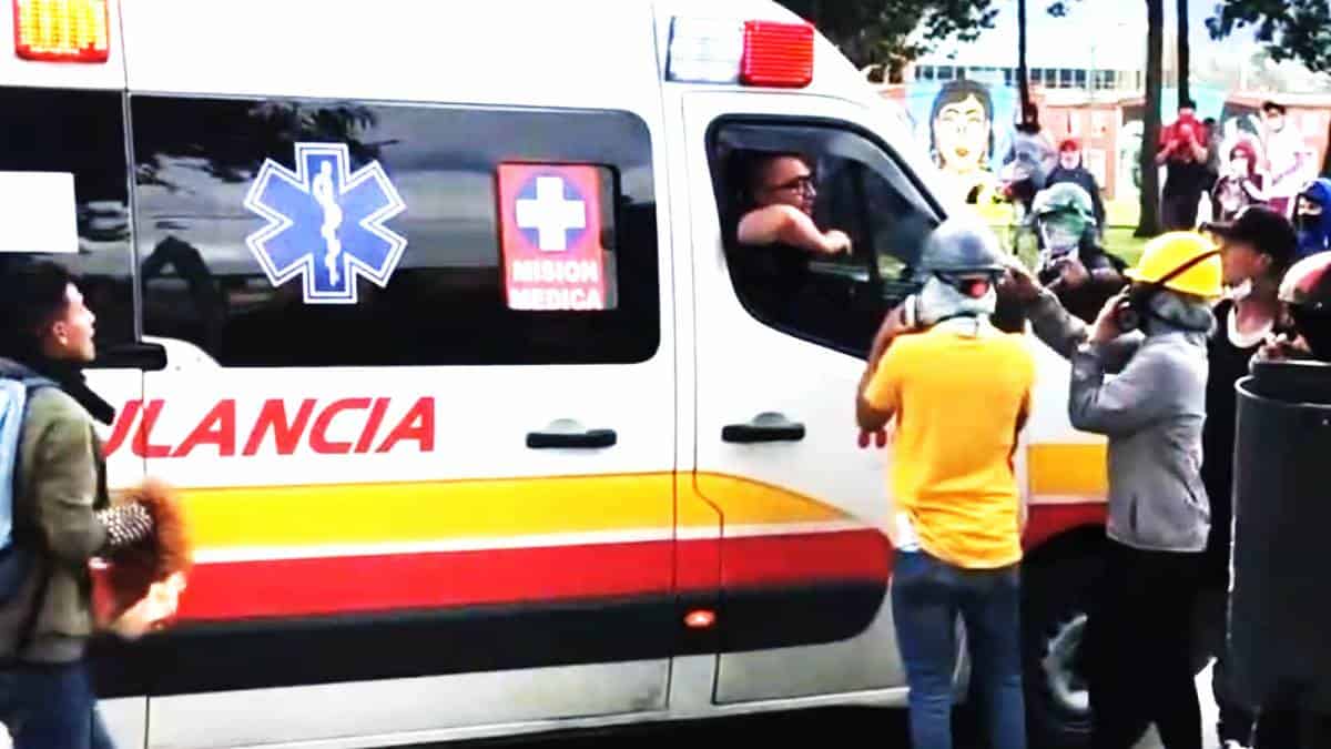 Manifestantes atacaron ambulancia en Suba