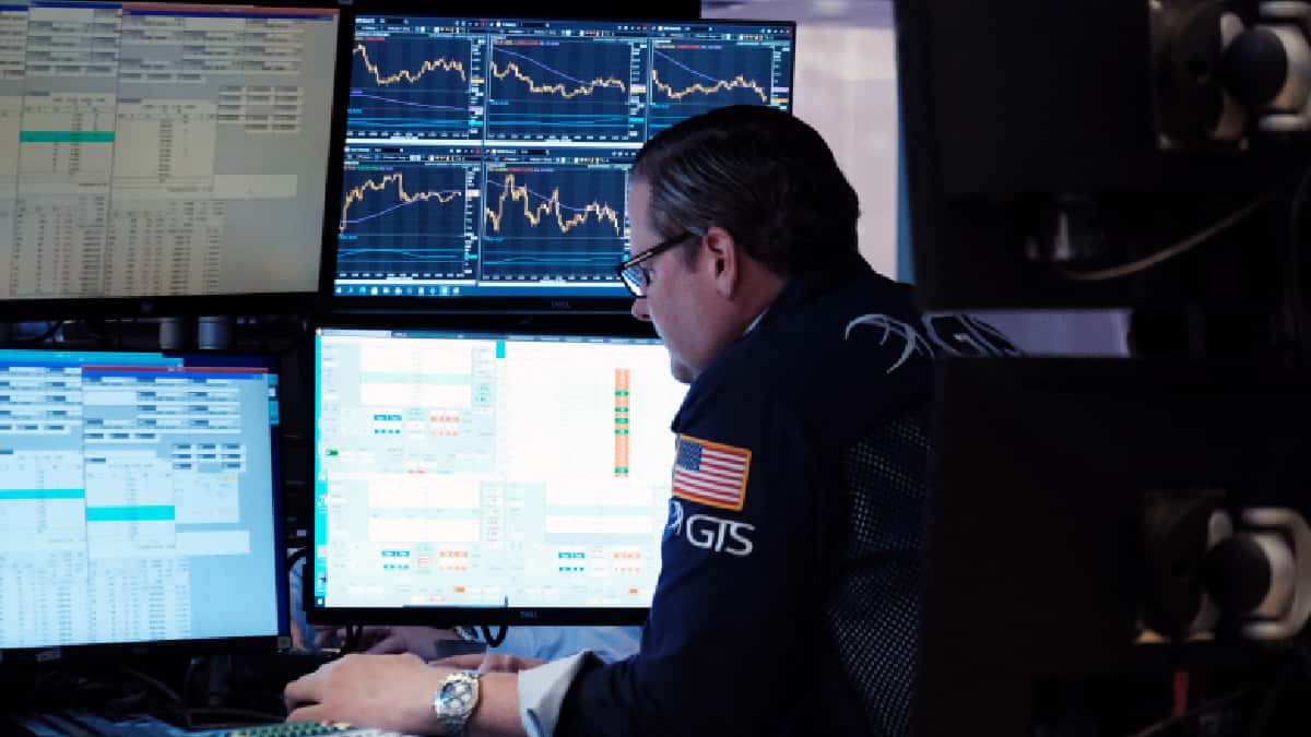 Wall Street se recupera al final de la jornada y cierra octubre en niveles récord