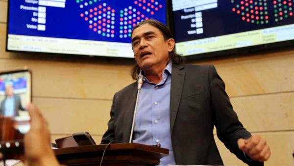 Gustavo Bolívar propone encuesta en el Pacto Histórico ante crisis por consulta