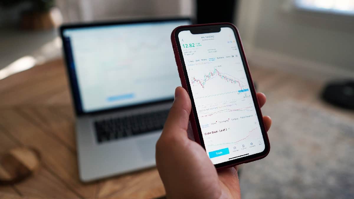 Wall Street abre dispar a pesar de buenos indicadores y resultados