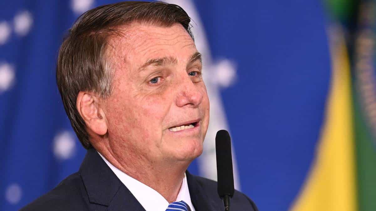 Ordenan investigar al presidente de Brasil, Jair Bolsonaro, por "calumnia"