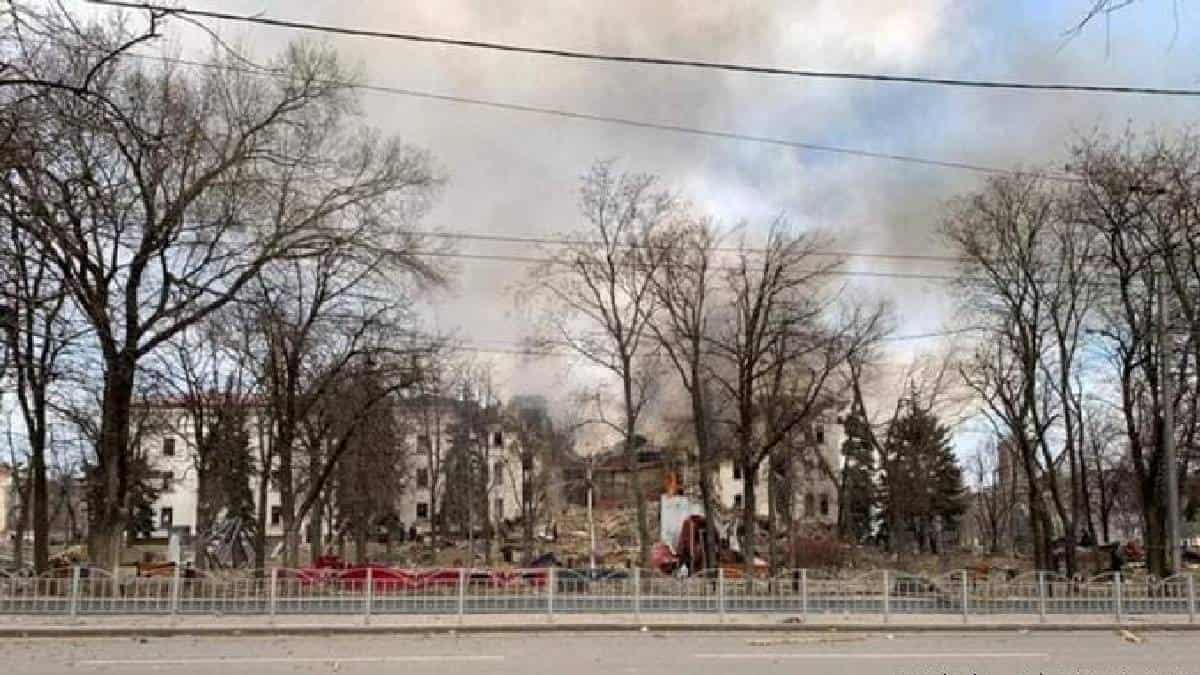 Bombardeo en teatro de Mariupol donde se refugiaban civiles