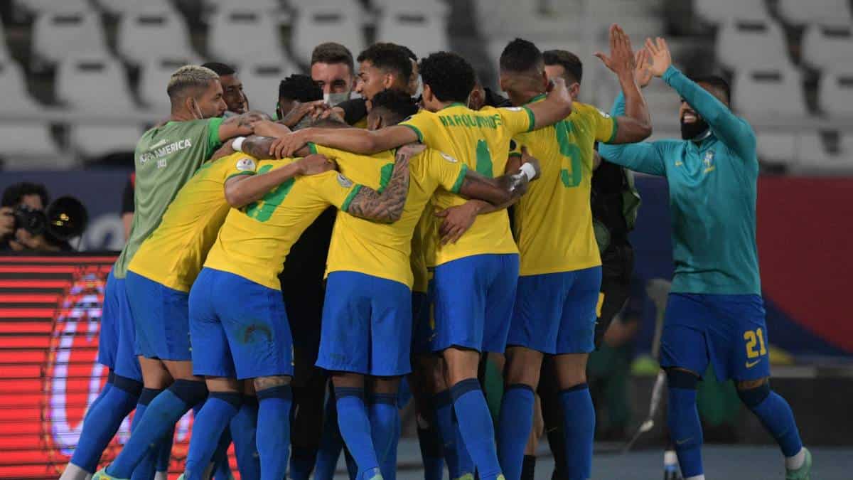 Brasil le gana a Perú y clasifica a la final de la Copa América