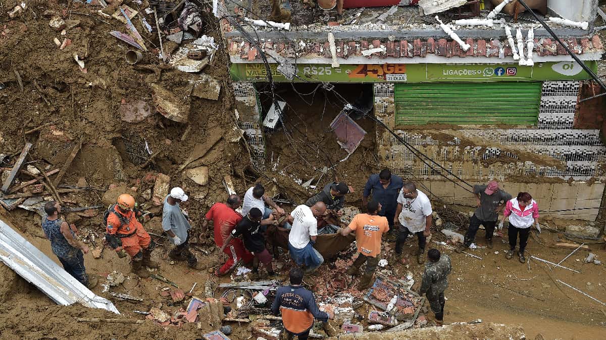 Cifra de muertos por fuertes lluvias en Rio de Janeiro subió a 38