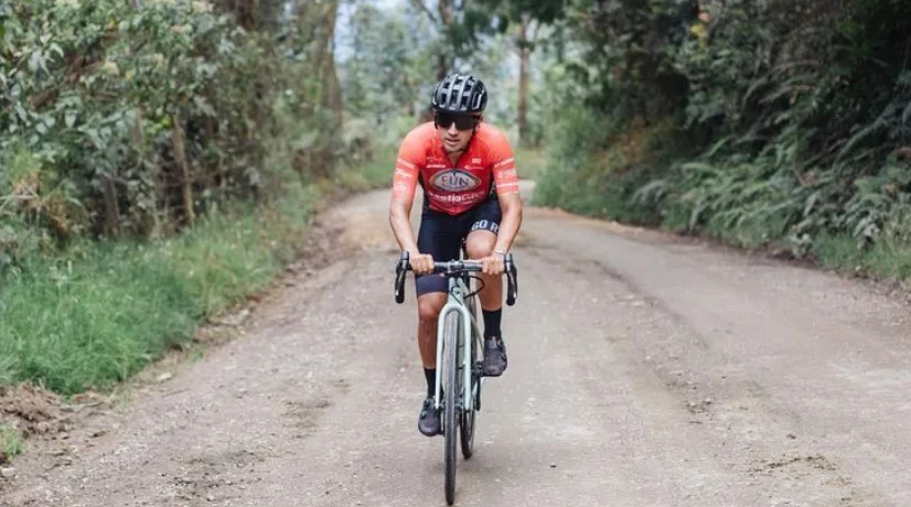 Brayan Chaves va por la historia en Mundial de Gravel