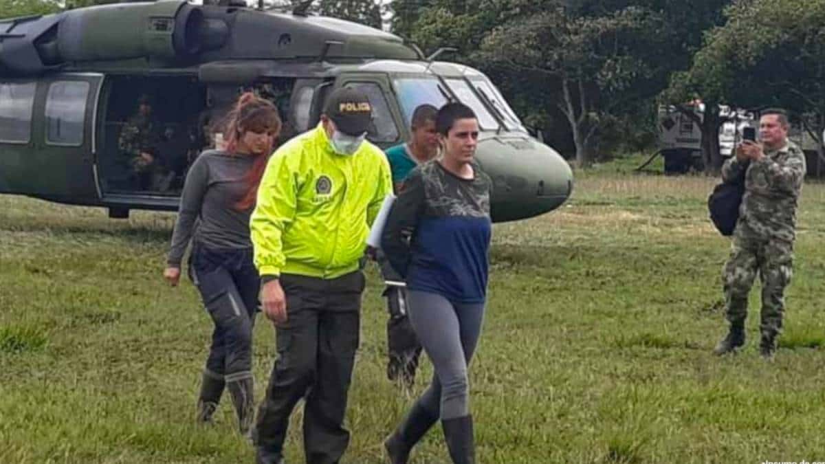 Momento de la captura de Violeta - Foto: Fiscalía General de la Nación A la cárcel Violeta, señalada de atentado a C.C. Andino