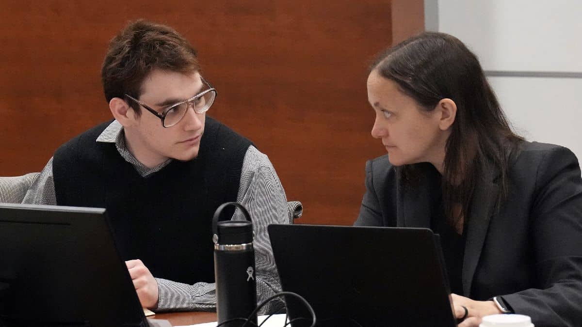 Nikolas Cruz y abogada especialista en mitigación