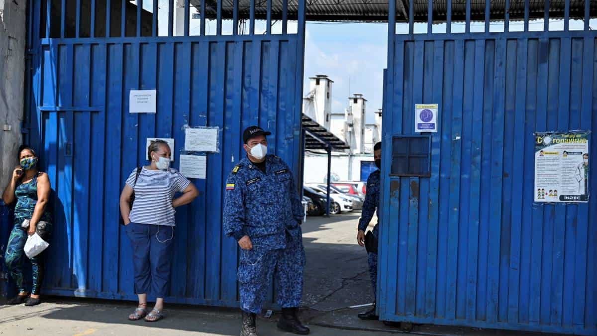 Defensoría pide a autoridades de salud distribuir vacunas anticovid a los privados de la libertad