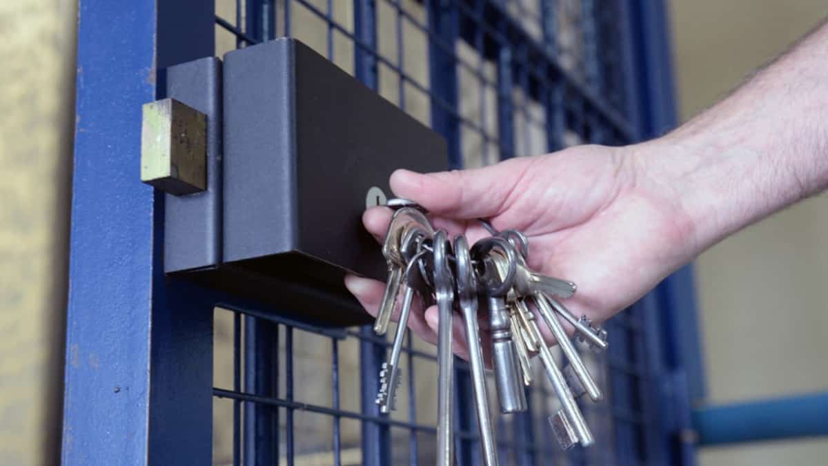 Cárcel para dos abogados involucrados en Carrusel de Pensiones